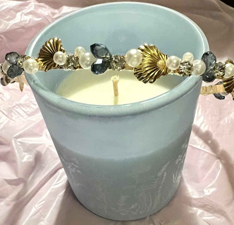 Diadema adornada con conchas marinas o estrellas de mar y perlas, diadema con decoración de cristal metálico. imagen 13