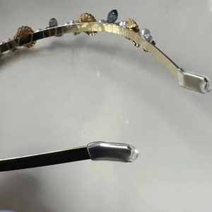 Diadema adornada con conchas marinas o estrellas de mar y perlas, diadema con decoración de cristal metálico. imagen 15