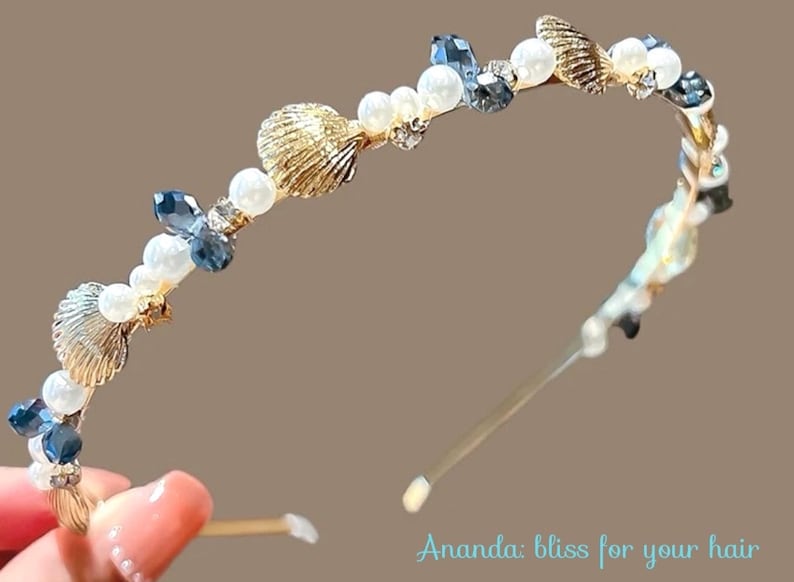 Diadema adornada con conchas marinas o estrellas de mar y perlas, diadema con decoración de cristal metálico. imagen 1