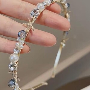 Diadema adornada con conchas marinas o estrellas de mar y perlas, diadema con decoración de cristal metálico. imagen 8