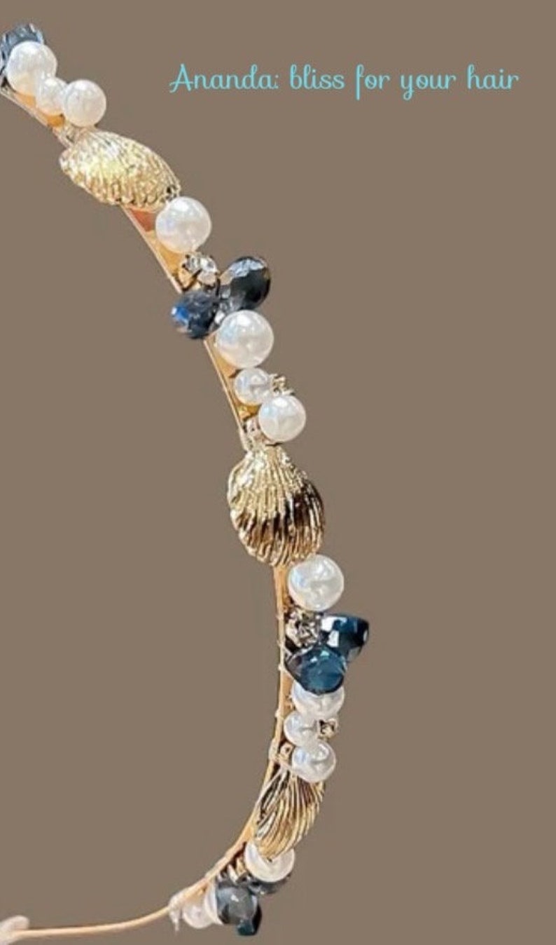 Diadema adornada con conchas marinas o estrellas de mar y perlas, diadema con decoración de cristal metálico. imagen 9