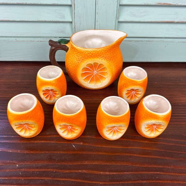 Orange juice pitcher and six glasses. Vintage  ceramic Florida souvenir set with great orange 3D design. MCM Kitsch retro kitchen.