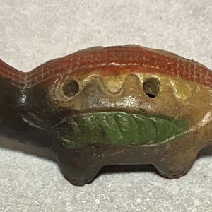 Vintage Mexican Pottery Lizzard Whistle Ocarina.