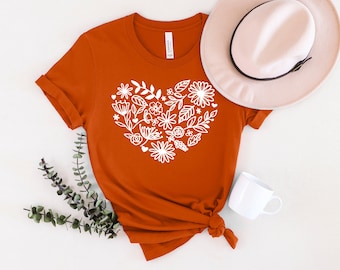 Camiseta Boho Wildflower Heart / Camisa de corazón de flores / Regalo de camisa botánica / Regalo para ella / Camisa Cottagecore / Camiseta de flores / Camisa amantes de la naturaleza