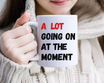 Tazza molto in corso al momento, tazza per gli amanti della musica, regalo per gli amanti del caffè, regalo per lei, Eras Tour Merch, Reputation Eras 2024, tazza grafica