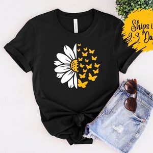 Daisy Butterfly Shirt Butterfly Lover T-Shirt for Animal Lover Daisy Gift for Her Nature T shirt Mothers Day Gift for flower lover