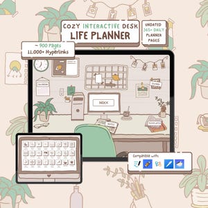 Può includere: Illustrazione di un life planner digitale a tema scrivania accogliente. Il planner è etichettato "COZY INTERACTIVE DESK LIFE PLANNER" e include funzioni come 900 pagine, oltre 11.000 collegamenti ipertestuali e oltre 365 pagine di pianificazione giornaliera. È visibile anche un tablet più piccolo con icone.