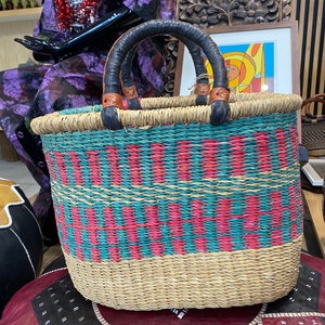 Bolga Basket/ sac pour femme tissé à la main élégant peut être un sac à provisions ou un sac de plage fabriqué en Afrique