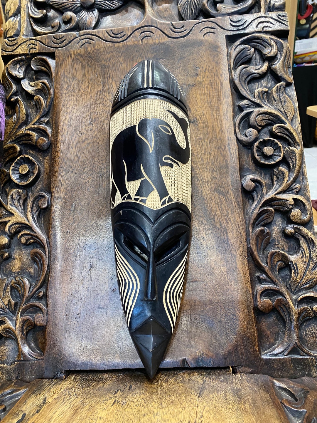 アフリカ木彫りのマスクビーズ装飾