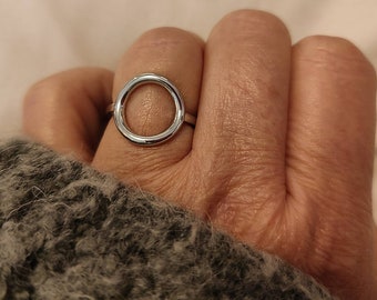 Adjustable ring Round silver plated