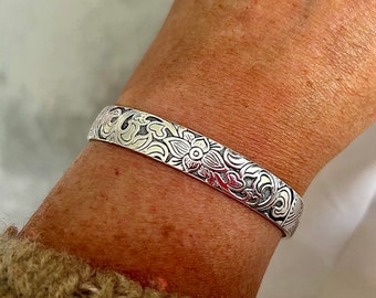 Bracelet manchette fine Fleur de Lotus en plaqué ARGENT