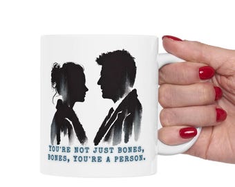 Taza de café de la serie Bones, silueta de Booth y Brennan, regalo friki