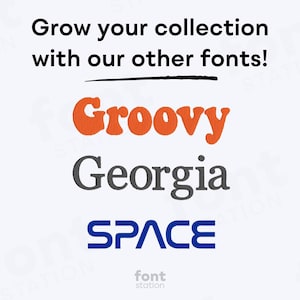 K&ouml;nnte beinhalten: Das Bild zeigt den Text "Grow your collection with our other fonts!" &uuml;ber den W&ouml;rtern "Groovy", "Georgia" und "SPACE" in verschiedenen Schriftarten. "Groovy" ist orange, "Georgia" ist grau und "SPACE" ist blau.