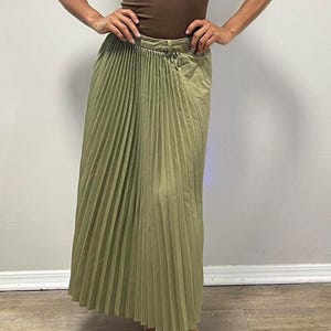 Mare Mare Anthropologie Olivgrön Plisserad Midikjol – XS | Utility Pocket Kjol bild 1