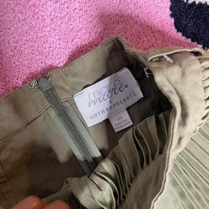 Mare Mare Anthropologie Olivgrön Plisserad Midikjol – XS | Utility Pocket Kjol bild 5