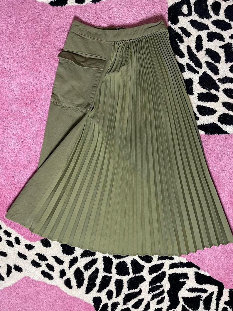 Mare Mare Anthropologie Olivgrön Plisserad Midikjol – XS | Utility Pocket Kjol bild 6