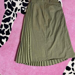 Mare Mare Anthropologie Olivgrön Plisserad Midikjol – XS | Utility Pocket Kjol bild 7