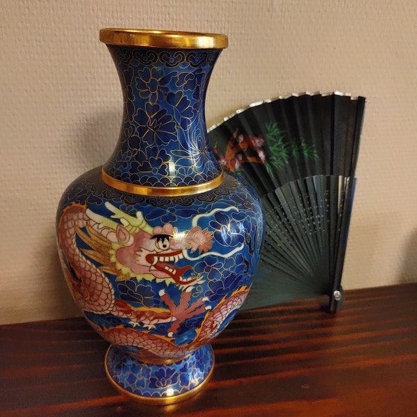 Asiatische emmalirte Cloisonne Vase mit Drache / 2024 Jahr des Drachens, florales Muster, Kupfervase