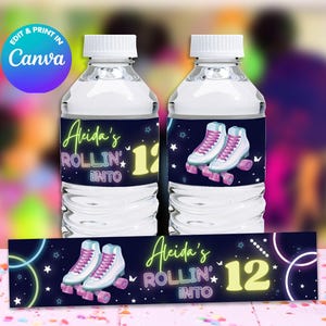 Puede incluir: Etiquetas para botellas de agua con un diseño de neón que brilla en la oscuridad. Las etiquetas presentan un par de patines, estrellas y el texto "Aleida's Rollin' Into 12".