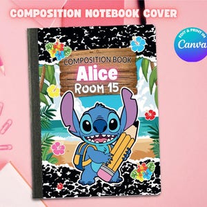 Puede incluir: Portada de cuaderno de composición con un personaje de dibujos animados sosteniendo un lápiz. La portada tiene un patrón moteado en blanco y negro con flores tropicales y el texto "Alice Room 15". El cuaderno está diseñado con un fondo de escena de playa.