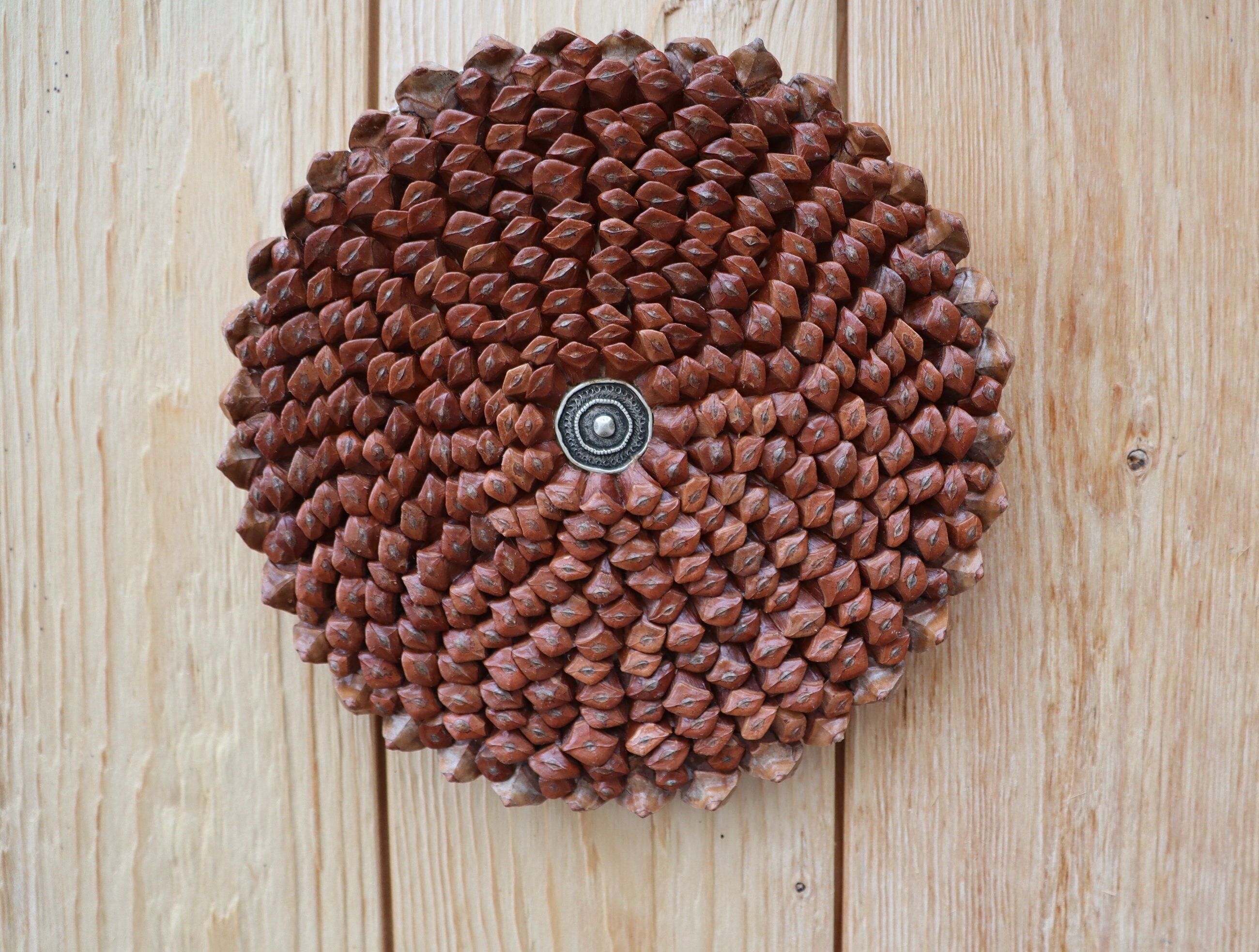 Pommes de Pins Écaillées. 100% Naturelle Modèle Unique Fait Main Bois