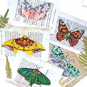 Postales con arte de mariposas y polillas en páginas de libros antiguos: decoración de pared inspirada en la naturaleza, efímeras para diarios basura, álbumes de recortes, estilo cottagecore