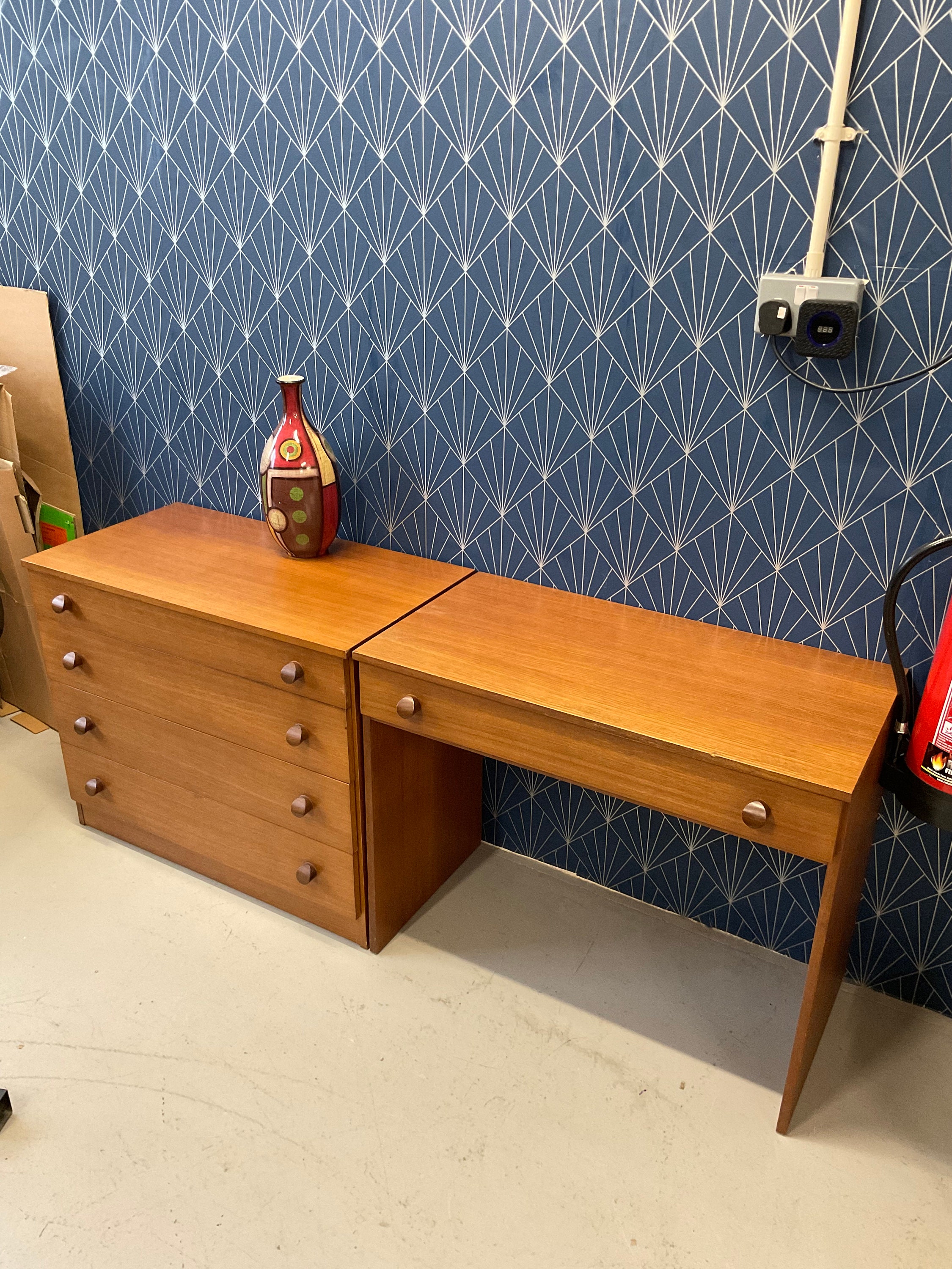 Avalon dressing table deals