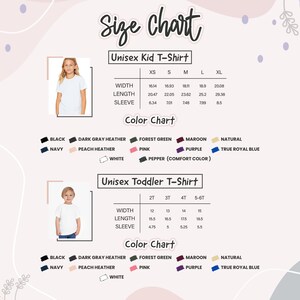 Puede incluir: Tabla de tallas para camisetas unisex para ni&ntilde;os y beb&eacute;s. La tabla muestra las medidas de ancho, largo y manga en pulgadas para diferentes tallas. La tabla de colores incluye negro, gris oscuro jaspeado, verde bosque, granate, natural, azul marino, melocot&oacute;n jaspeado, rosa, morado y azul real.