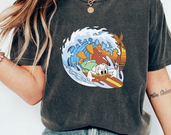 Camiseta unisex de Disney Mickey y sus amigos, divertida camiseta de Donald Duck surfeando D1049 para viaje de vacaciones, sudadera, regalo de cumpleaños familiar