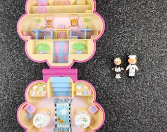 Vintage Polly Pocket 1990 Mr. Fry's Restaurant Compact - Complete. Bluebird