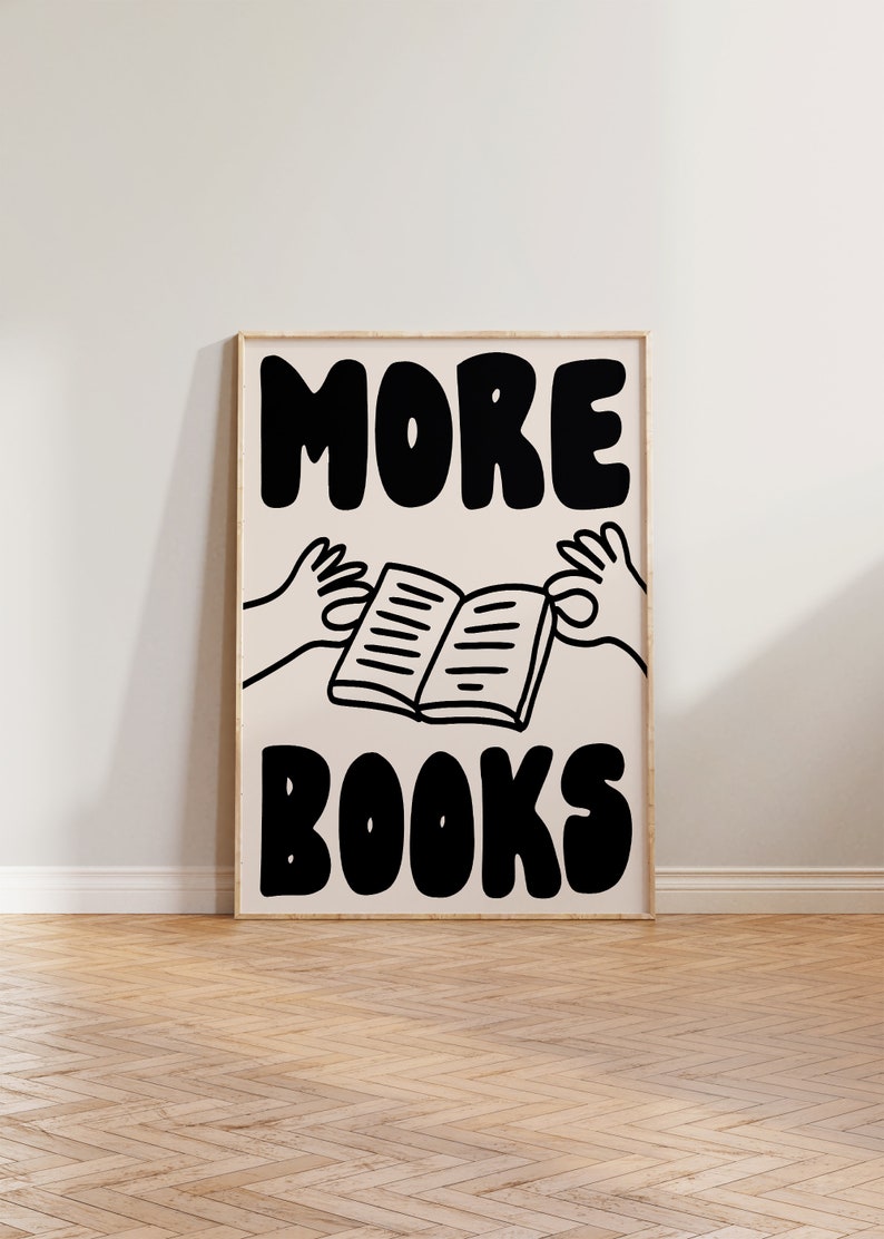 Peut inclure: Une affiche en noir et blanc avec le texte "MORE BOOKS" en lettres grasses et en blocs. Deux mains tiennent un livre ouvert au milieu de l'affiche.