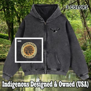 Cherokee Nation Adler Fleece-Kapuzenpullover (Vorder- / Rückseite) - zu Ehren der Indianer, Inuit und indianischer Ureinwohnerkulturen