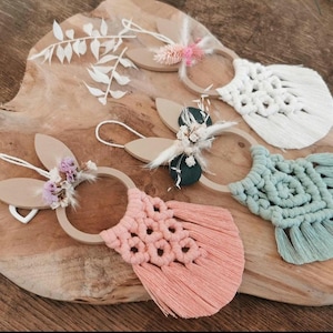 Makramee Osteranhänger mit Trockenblumen