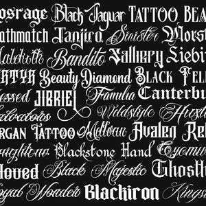 Può includere: Uno sfondo nero con testo bianco che presenta varie parole e frasi in diversi caratteri. Le parole includono "Tattoo Beast", "Black Fellas", "Hustler" e "Blackstone". L'immagine mostra una collezione di scritte in stile tatuaggio.