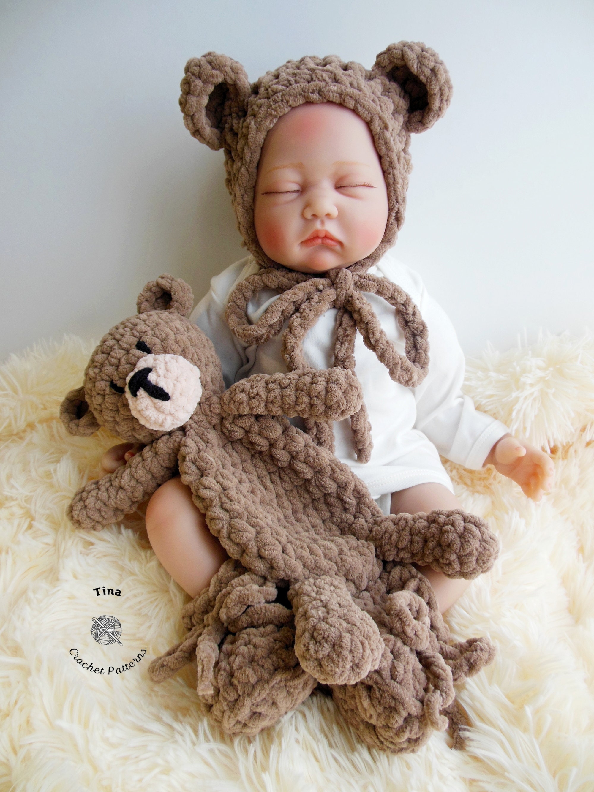 Ravelry: Newborn Teddy Bear Outfit pattern by Marie-Eve Parent