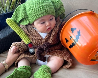 MOTIF AU CROCHET - Ensemble bonnet, peignoir et chaussons pour bébé extraterrestre vert | Déguisement d'Halloween pour bébé | Accessoire photo bébé | Tailles Nouveau-né - 12 mois