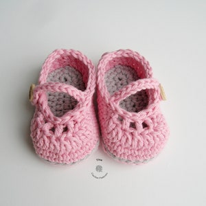 CROCHET PATTERN - Mary Jane Baby Shoes | Crochet Slippers, Booties | Newborn Photo Prop | Easy Crochet Pattern | Sizes 0– 12 Months