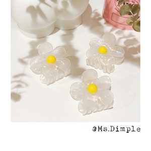 Cute summer white daisy flower hair accessories / hair claw clips