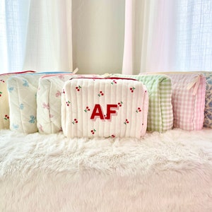 Individuell bestickte Schminktasche, Monogramm Schminktasche, Kosmetiktasche, Schminktäschchen, personalisierte Geschenke für Junggesellinnenabschiede