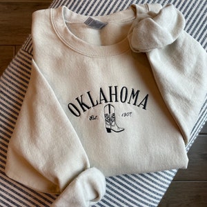 Embroidered Oklahoma Sweatshirt, Oklahoma sweatshirt, Oklahoma sweater, embroidered Oklahoma Sweatshirt women, cute Oklahoma crewneck