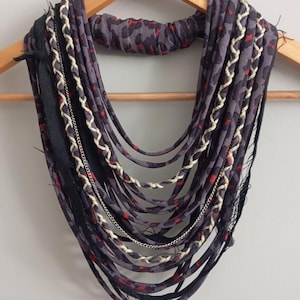 Collana con sciarpa, sciarpa boho riciclata, collana infinito in tessuto, regalo per lei per il festival