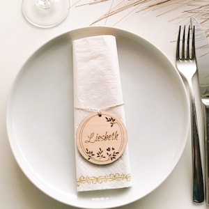 Los invitados a la boda de madera favorecen el signo / Placas de nombre personalizadas / Tarjeta de lugar de mesa / pedido a granel personalizado cortado con láser de madera de juego #2a