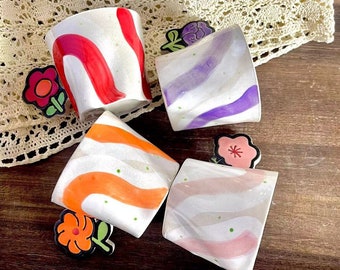 Taza con asa floral hecha a mano – Taza de cerámica ondulada pintada a mano, taza de café de cerámica artística