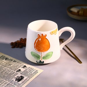 Gemütliche handgemachte Kaffeetasse - Handbemalte Blume mit Blatt Keramiktasse für Tee- und Kaffeeliebhaber