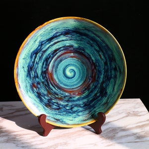 Artistic Green Ceramic Plate – Handcrafted Swirl Pattern