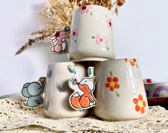 Preciosa taza de cerámica con diseños de animales y flores: asa de animal única, taza de cerámica hecha a mano