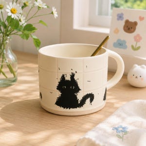 Mug en céramique chat débraillé - Adorable tasse à café et à thé faite main avec une charmante illustration de chat flou, parfaite pour un usage quotidien et pour la décoration intérieure