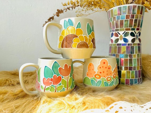 Ceramic Mug with Hand-Painted Floral Pattern – Artistic Coffee Cup