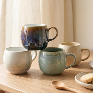 パーソナライズされた手作りの陶器のマグカップ、カスタム名/ロゴコーヒーマグ、陶器のコーヒーマグ手作り、キッチンの装飾
