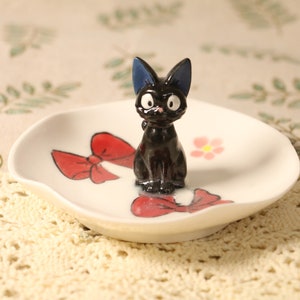 Kawaii 3D Black Cat Pottery Ring Dish, Handmade Ceramic Jewel Holder Tray, Custom Anime Jewelry Tray for Your Favorite Accessories